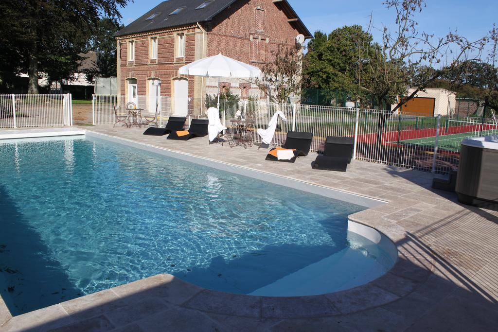 Chateau Des Saveurs Saint-Sauveur-dʼÉmalleville 外观 照片