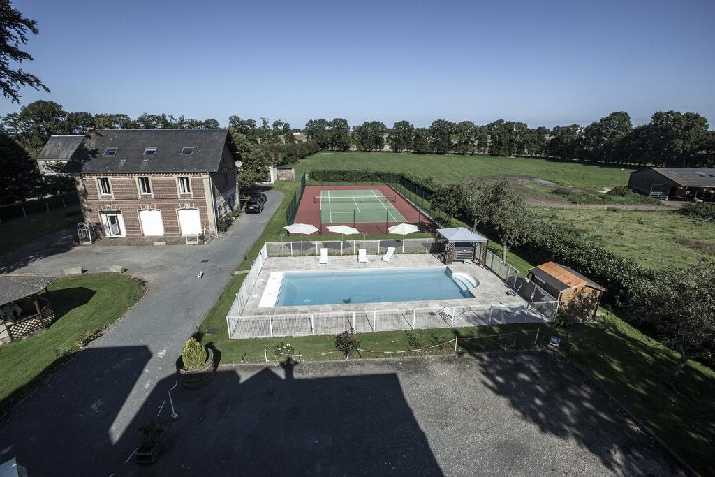 Chateau Des Saveurs Saint-Sauveur-dʼÉmalleville 外观 照片