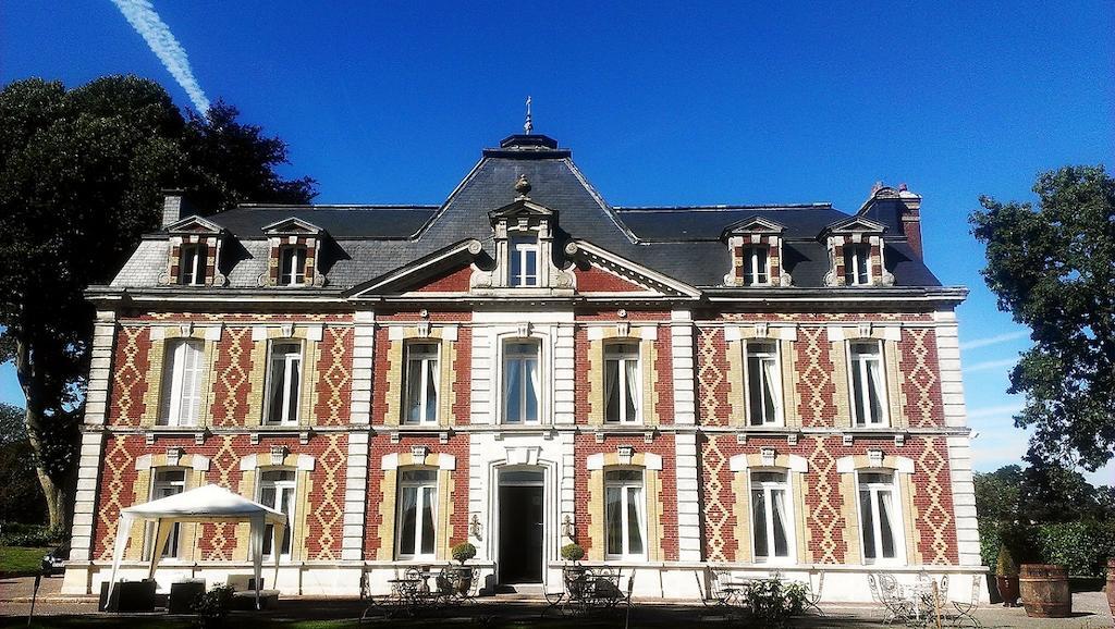 Chateau Des Saveurs Saint-Sauveur-dʼÉmalleville 外观 照片