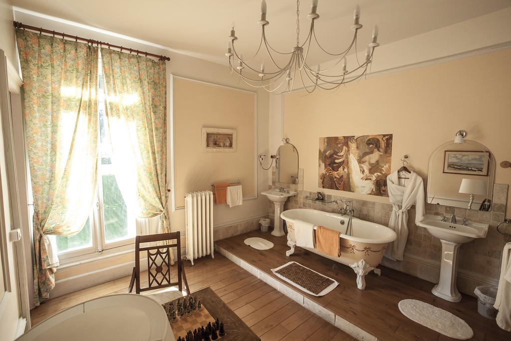 Chateau Des Saveurs Saint-Sauveur-dʼÉmalleville 外观 照片